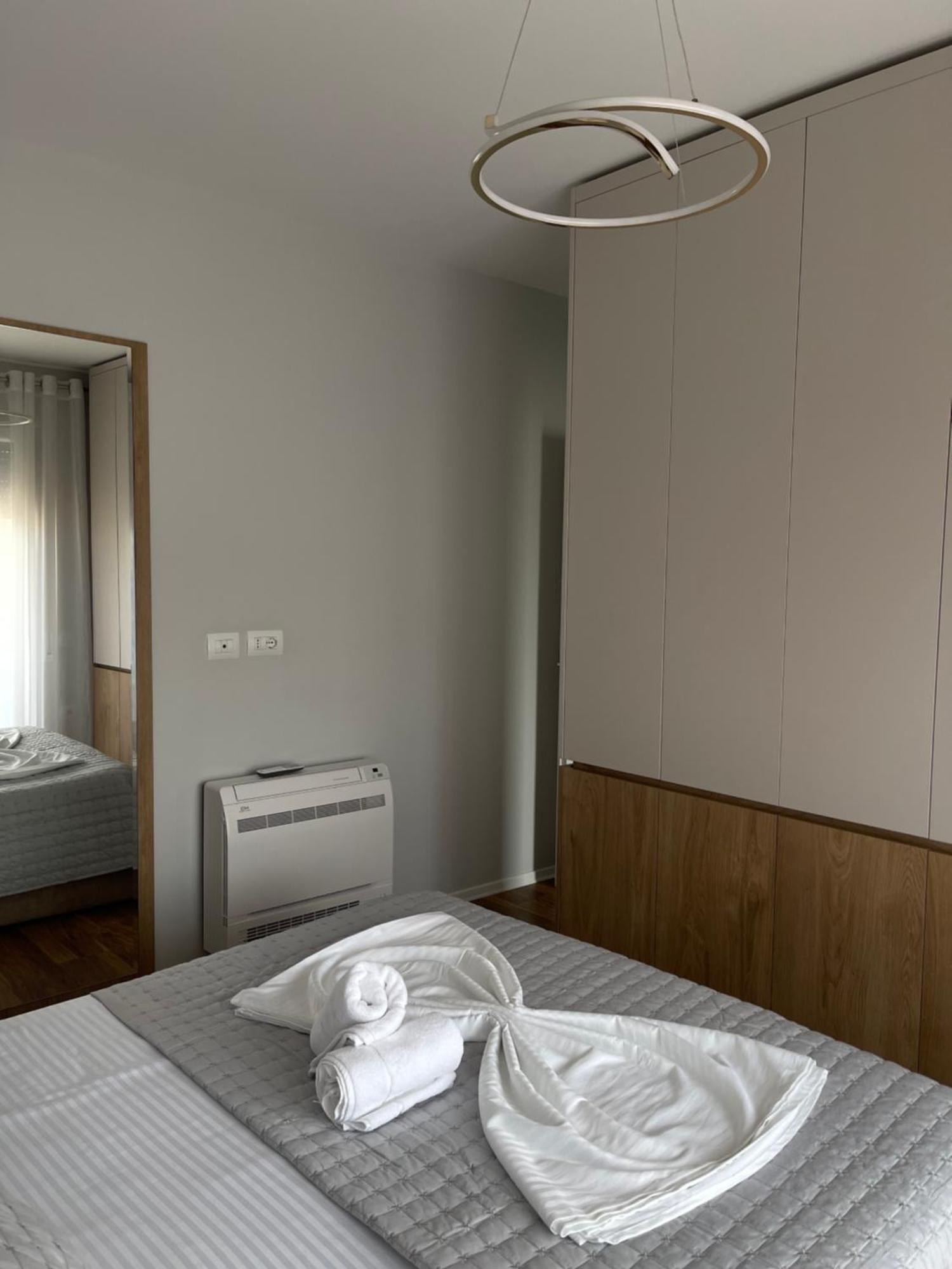 New Bazaar, Grand Apartment Tiranë Luaran gambar